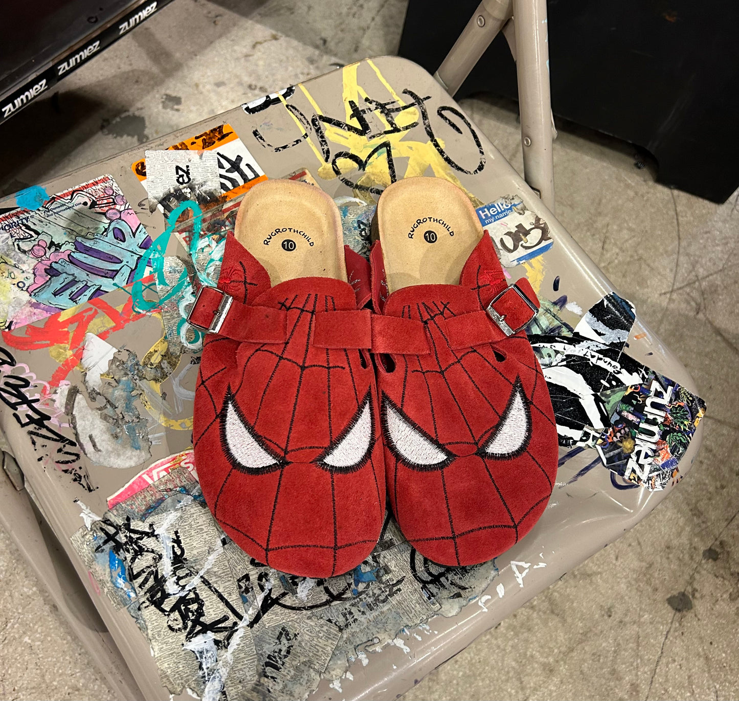 SPIDER CLOGS