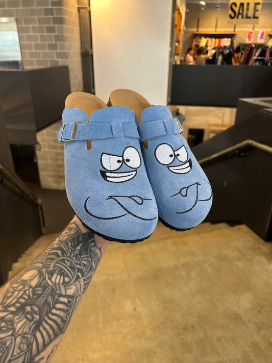 BLOO CLOGS