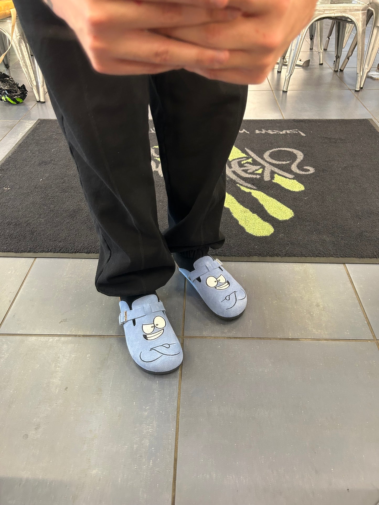 BLOO CLOGS