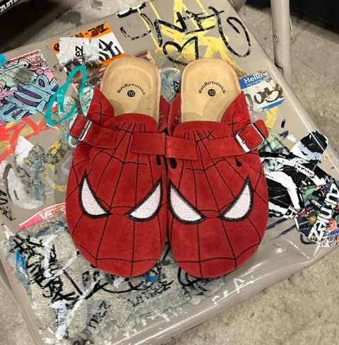 SPIDER CLOGS